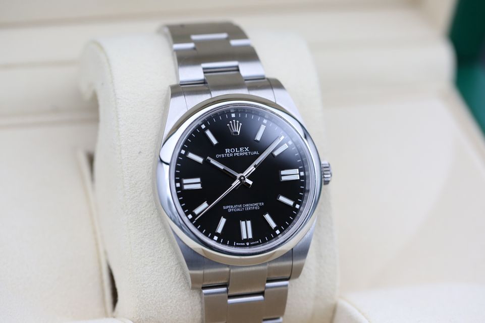 Rolex Oyster Perpetual 124300 Image 2